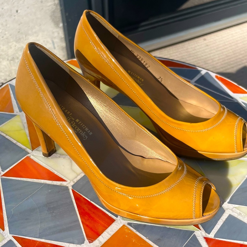 NWOT STUART WEITZMAN For Russell & Bromley Patent Platform Pumps Nude/Tan/Mustd